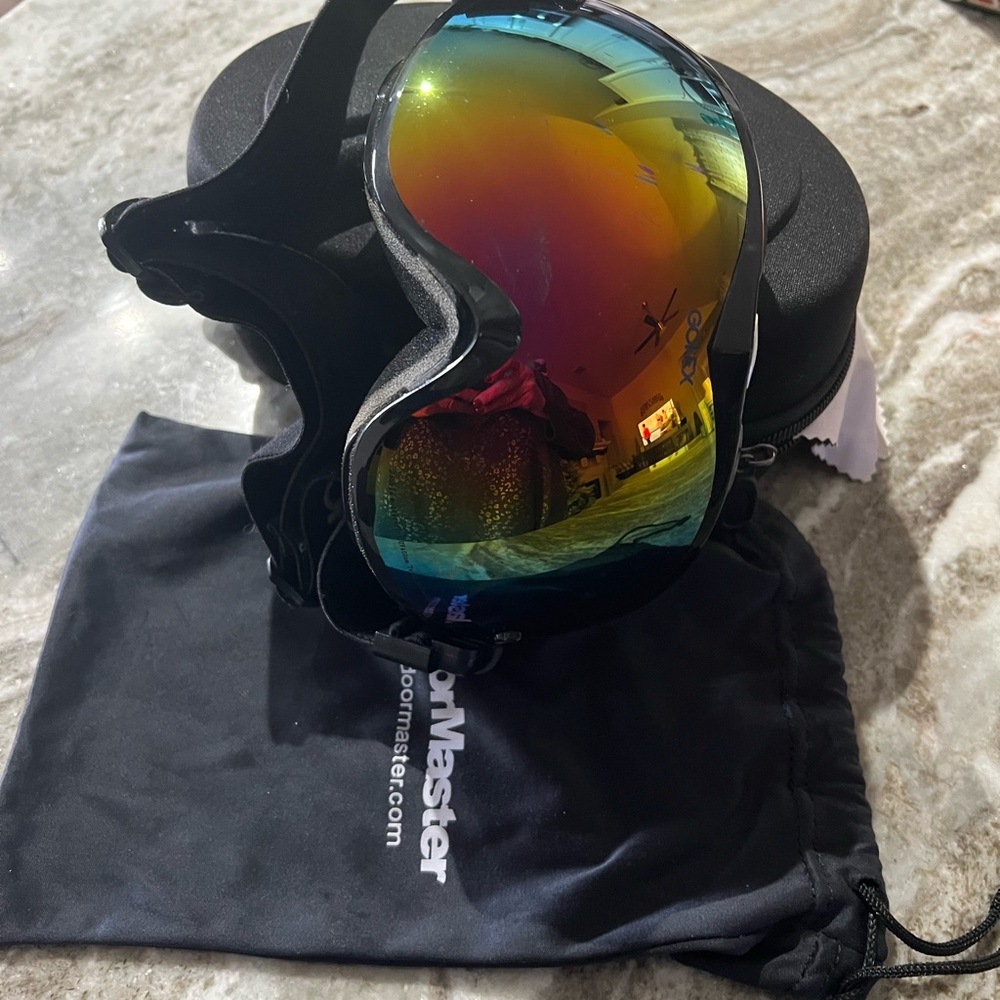 Men’s Gonex Ski/Snowboard Goggles with zippered case. - Picture 2 of 8